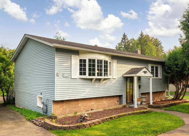 Property at 4416 Oakley St, Duluth, MN 55804, 4 beds, 1.5 baths