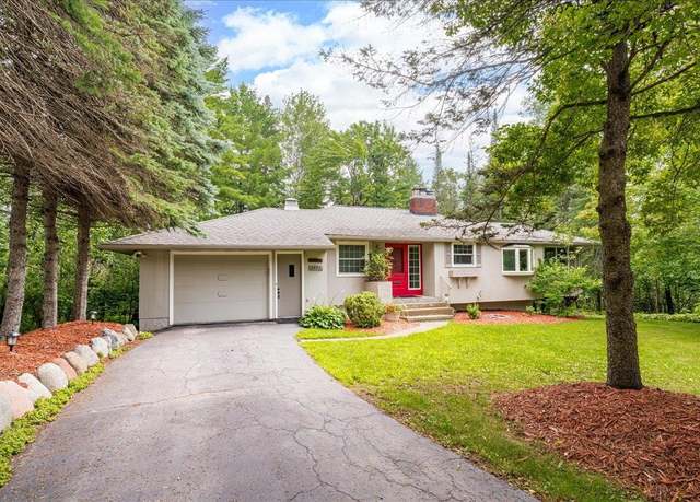 Property at 3402 E Superior St, Duluth, MN 55804, 2 beds, 2 baths