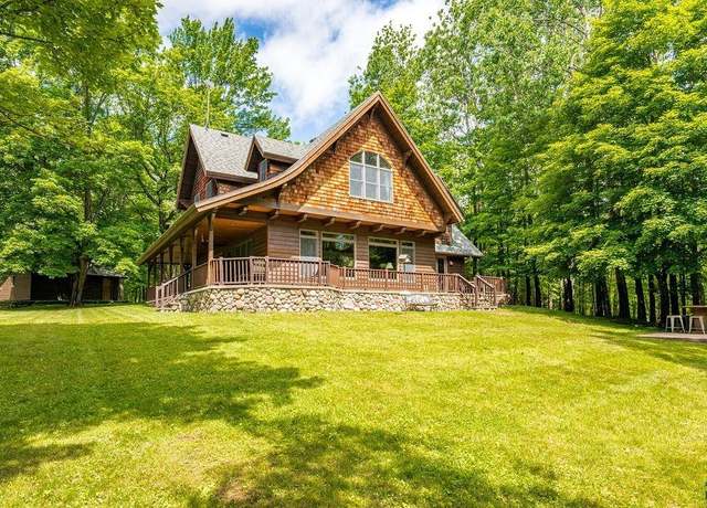 Property at 4822 E Tri Lakes Rd, Superior, MN 54880, 5 beds, 2.5 baths