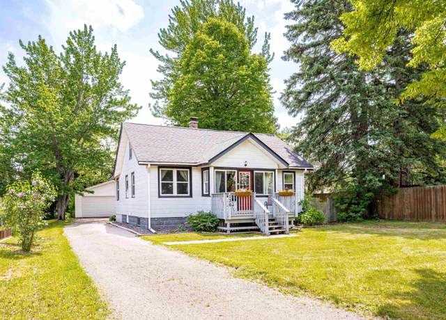 Property at 136 W Winona St, Duluth, MN 55803, 2 beds, 1 bath
