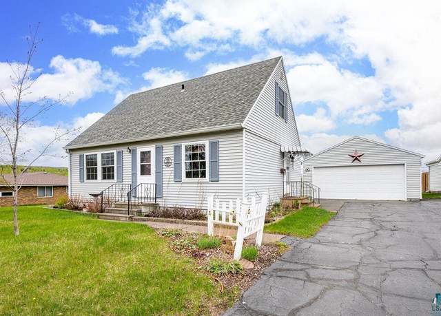 Property at 33 Nelson Dr, Silver Bay, MN 55614, 3 beds, 2 baths