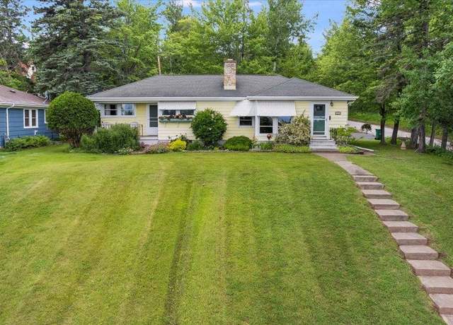 Property at 3215 E Superior St, Duluth, MN 55812, 3 beds, 2 baths