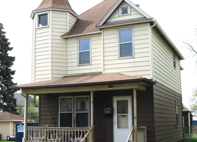 Property at 121 N 28th Ave Ave W, Duluth, MN 55806, 3 beds, 1.5 baths