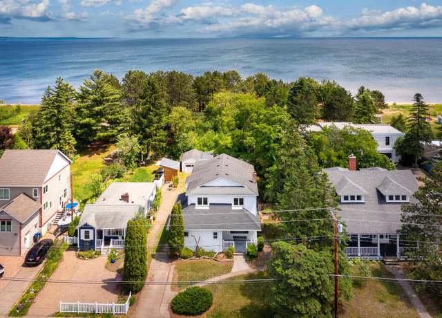 Property at 3324 Minnesota Ave, Duluth, MN 55802, 5 beds, 3 baths