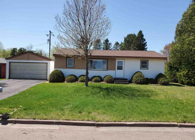 Property at 1301 20th St, Cloquet, MN 55720, 3 beds, 2 baths