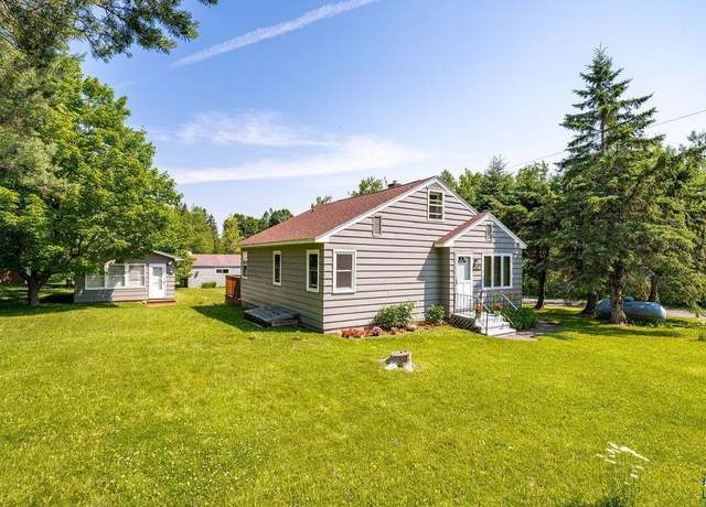 Property at 401 W Quince St, Duluth, MN 55811, 3 beds, 1 bath
