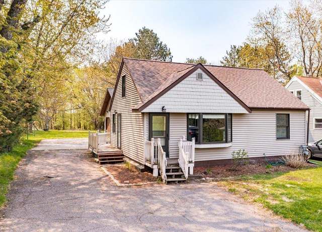 Property at 202 E Locust St, Duluth, MN 55811, 3 beds, 1 bath