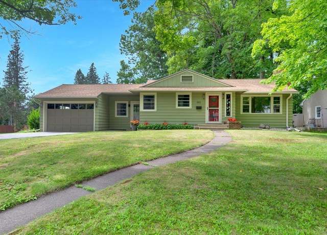 Property at 1911 Hartley Rd, Duluth, MN 55803, 4 beds, 2 baths