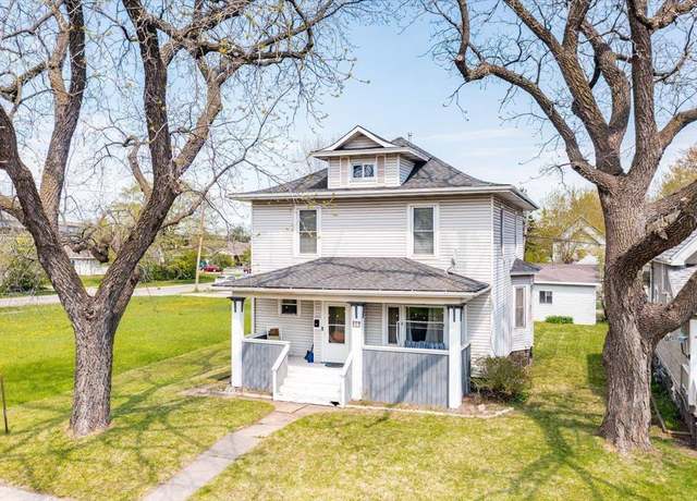Property at 26 N 59th Ave W, Duluth, MN 55807, 3 beds, 2.5 baths
