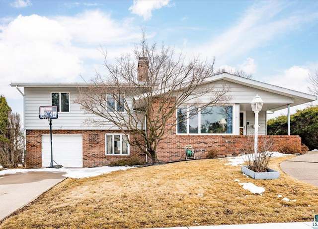 Property at 708 11th Ave, Two Harbors, MN 55616, 4 beds, 2.5 baths