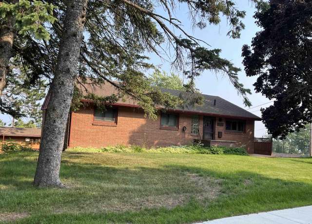 Property at 1302 E 7th St, Duluth, MN 55805, 4 beds, 2 baths
