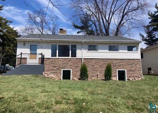 Property at 4001 Pitt St, Duluth, MN 55804, 4 beds, 2 baths