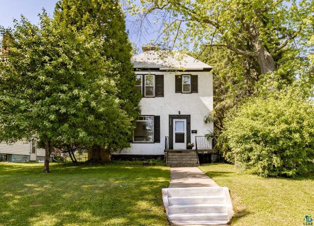 Property at 5523 London Rd, Duluth, MN 55804, 3 beds, 1.5 baths
