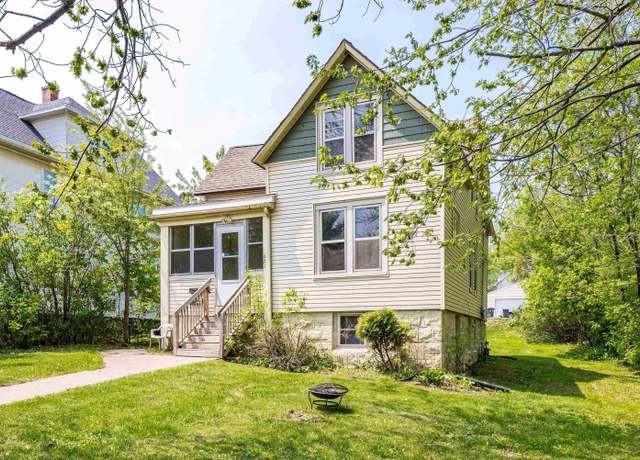 Property at 621 E 10th St, Duluth, MN 55805, 7 beds, 2 baths