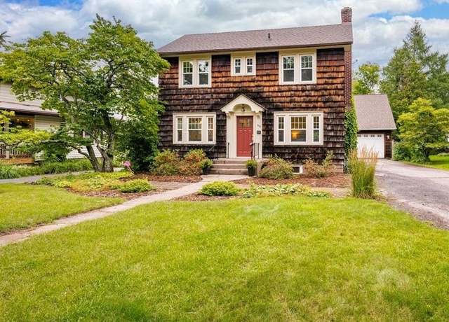 Property at 1838 Vermilion Rd, Duluth, MN 55803, 4 beds, 2.5 baths