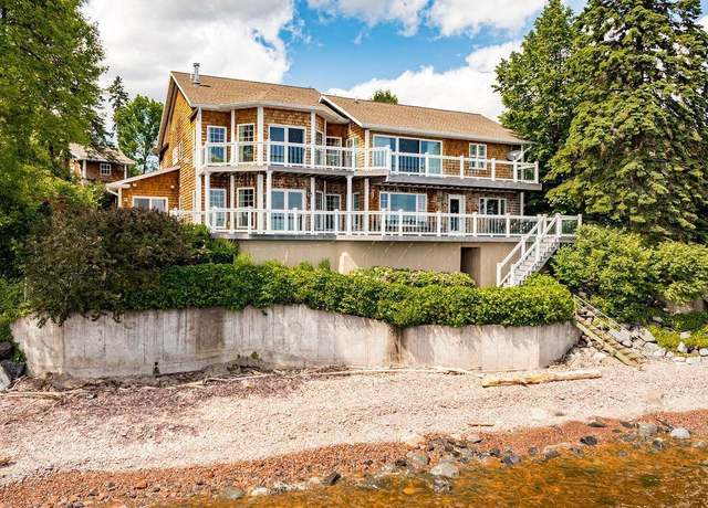 Property at 4530 London Rd, Duluth, MN 55804, 4 beds, 4.5 baths