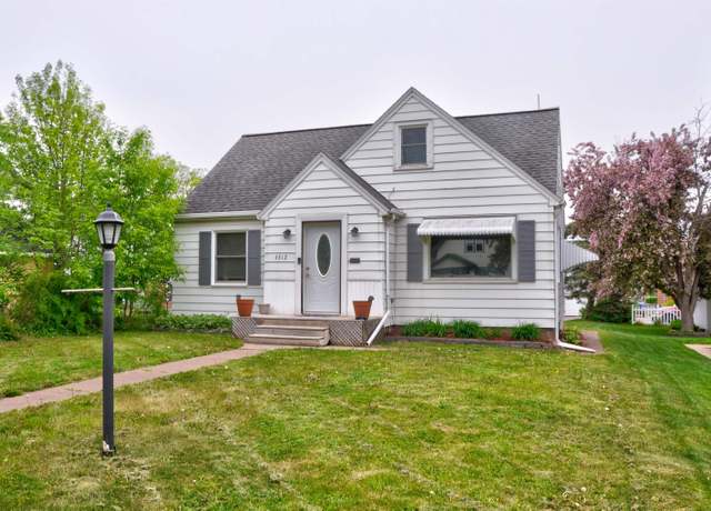 Property at 4312 W 5th St, Duluth, MN 55807, 4 beds, 2.5 baths