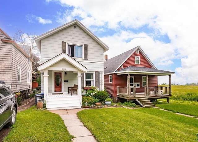 Property at 1524 E 7th St, Duluth, MN 55812, 2 beds, 1 bath