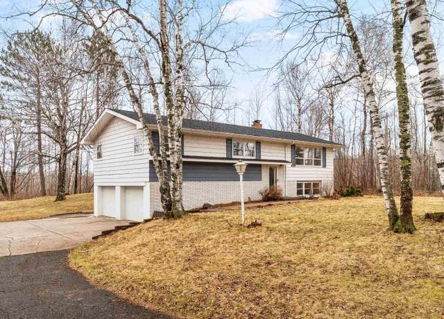 Property at 4710 Woodland Ave, Duluth, MN 55803, 3 beds, 2.5 baths