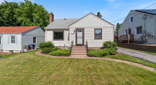 Photo of 2305 Hillcrest Dr, Duluth, MN 55811