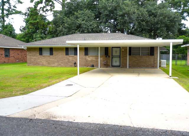 Property at 722 E Division St E, Jennings, LA 70546, 3 beds, 1.5 baths
