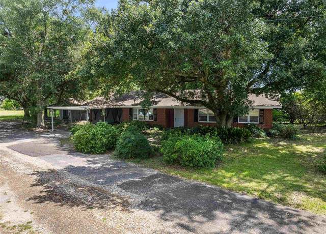 Property at 404 N 10th St N, Kinder, LA 70648, 3 beds, 2 baths