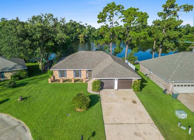 Property at 1736 Illinois St, Lake Charles, LA 70607, 3 beds, 2 baths