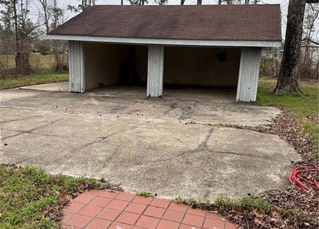 Property at 800 W 4th St W, Dequincy, LA 70633, 3 beds, 3 baths