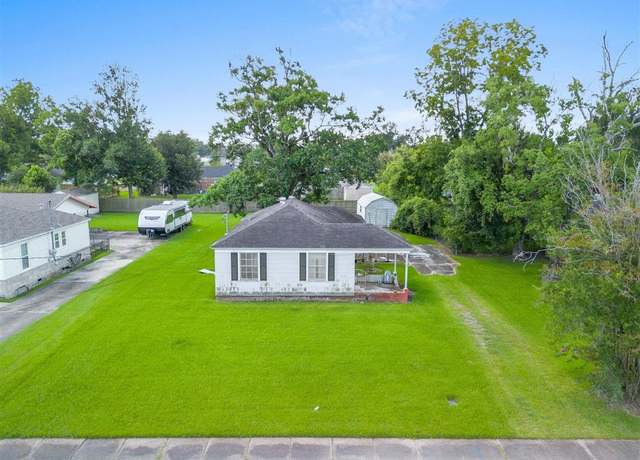Property at 1302 Virginia St, Lake Charles, LA 70607, 2 beds, 1 bath