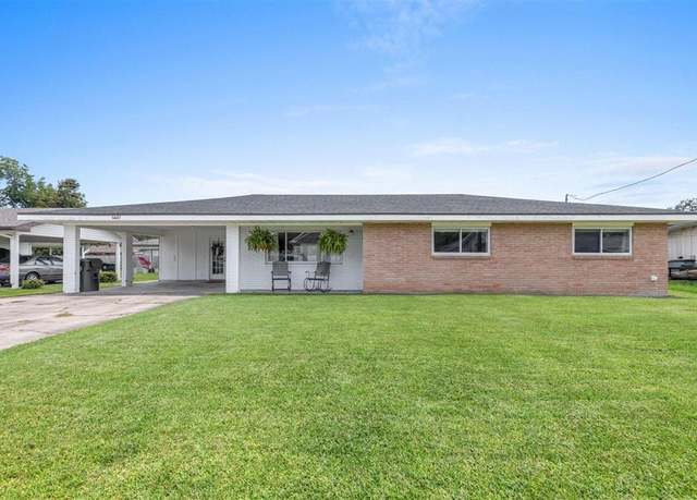 Property at 4403 Pleasant Dr Dr, Lake Charles, LA 70605, 3 beds, 2 baths