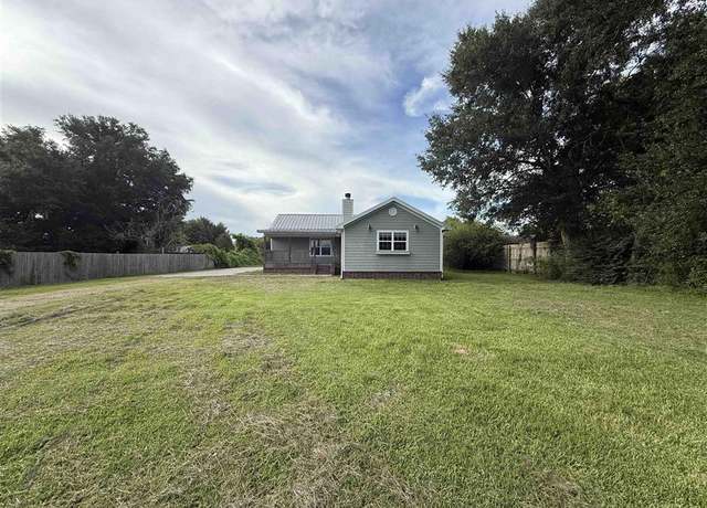 Property at 383 W Dave Dugas Rd Rd W, Sulphur, LA 70665, 3 beds, 2 baths