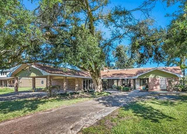 Property at 2212 Bon Vie Dr, Sulphur, LA 70665, 4 beds, 2 baths
