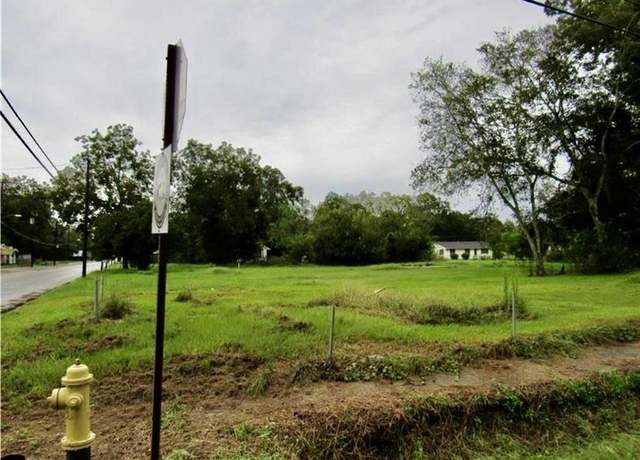 Property at 914 S Main St S, Jennings, LA 70546