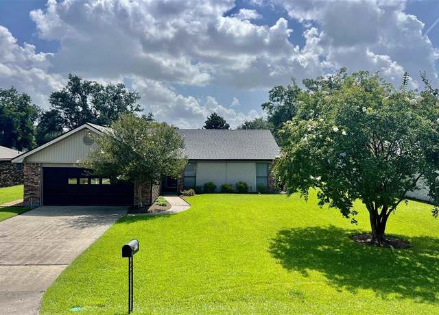 Property at 4527 W Meadow Ln W, Lake Charles, LA 70605, 3 beds, 2 baths