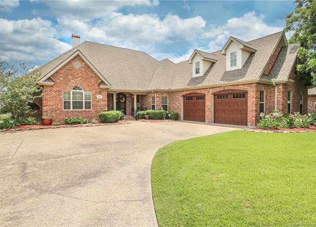 Property at 2709 Rue Calais Dr, Lake Charles, LA 70605, 5 beds, 3.5 baths