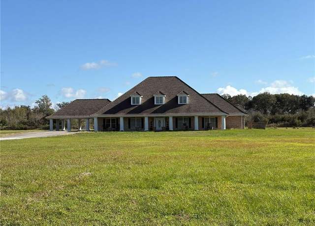 Property at 16052 Highway 26 Hwy, Jennings, LA 70546, 4 beds, 3.5 baths