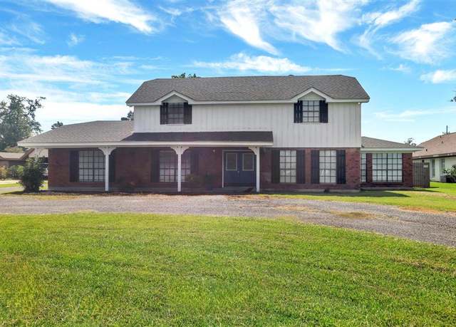 Property at 4718 Prien Bluff Rd, Lake Charles, LA 70605, 4 beds, 2.5 baths