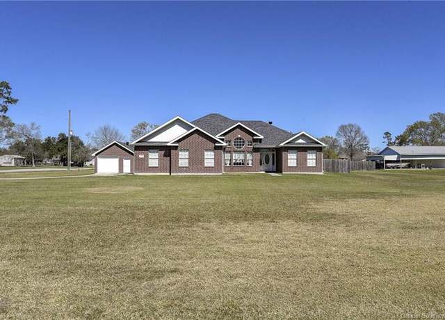 Property at 1332 Lawton Dr, Sulphur, LA 70665, 3 beds, 2 baths