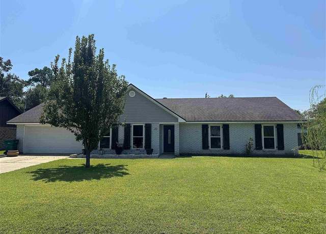 Property at 20 Pinewood Dr, Sulphur, LA 70663, 3 beds, 2 baths
