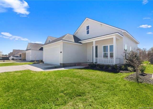 Property at 740 Lakewood Pointe Dr, Lake Charles, LA 70605, 4 beds, 2 baths