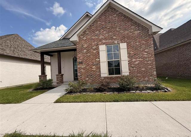 Property at 3017 Forestwood Dr Dr, Lake Charles, LA 70607, 3 beds, 2 baths