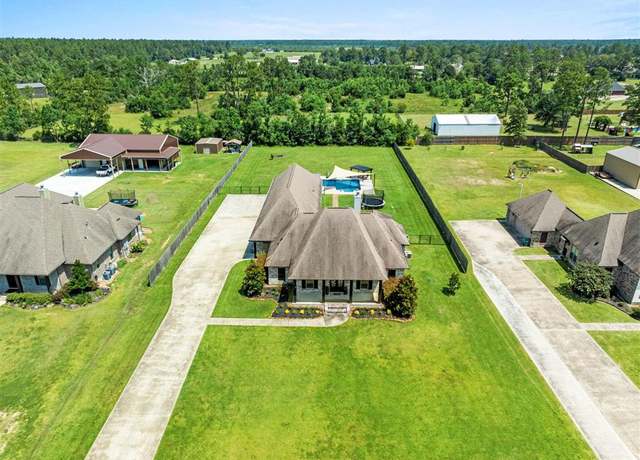 Property at 2890 White Rose Ln, Lake Charles, LA 70611, 4 beds, 3.5 baths