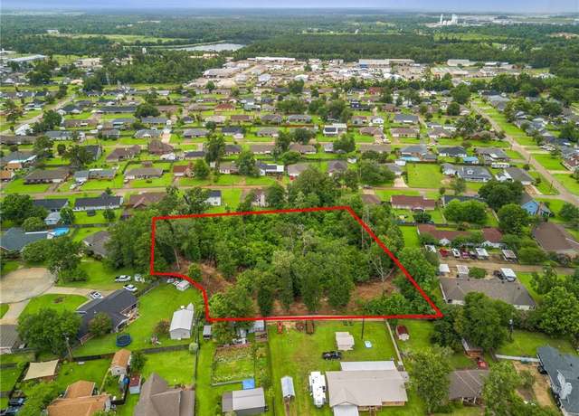 Property at 107 East End Ave, Sulphur, LA 70663