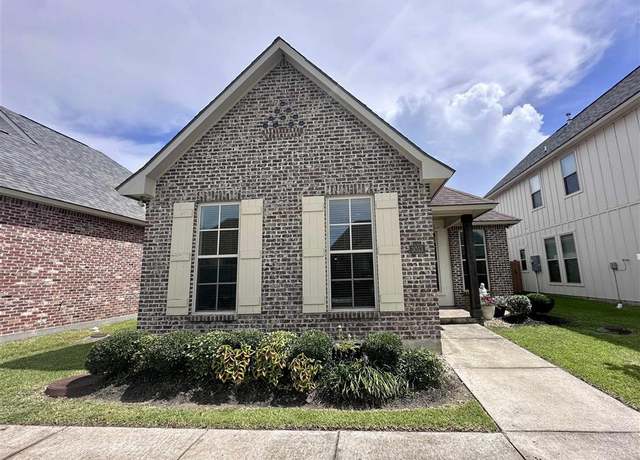 Property at 3013 Forestwood Dr, Lake Charles, LA 70607, 3 beds, 2 baths