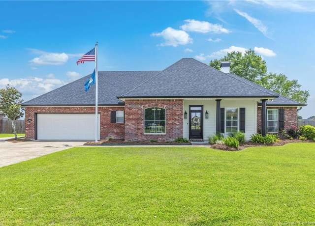 Property at 5829 Kayleigh Ln, Lake Charles, LA 70605, 4 beds, 2 baths
