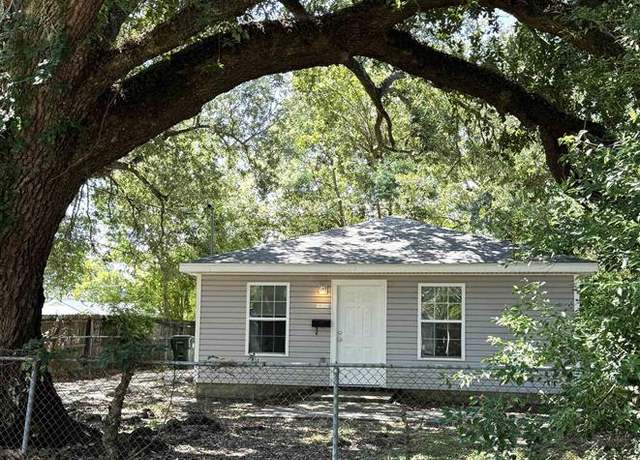 Property at 1026 14th St, Lake Charles, LA 70601, 2 beds, 1 bath