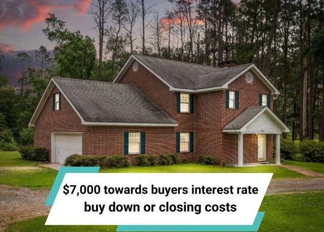Property at 203 Country Club Ln, Leesville, LA 71446, 3 beds, 2.5 baths
