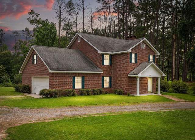 Property at 203 Country Club Ln, Leesville, LA 71446, 3 beds, 2.5 baths