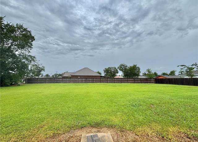 Property at 301 Davis Dr, Sulphur, LA 70663