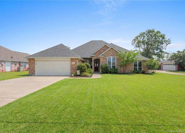 Property at 2425 Tyler St, Lake Charles, LA 70605, 4 beds, 2 baths